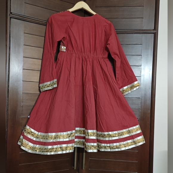 Maroon Embroidered Anarkali Style kurta - Picture 3 of 9